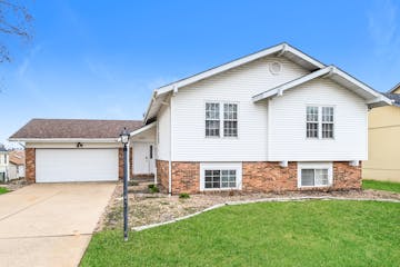 3036 Brentmoor Dr St Charles, MO 63303